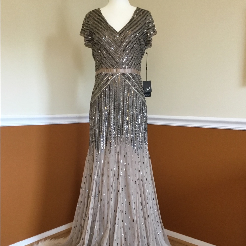 NWT ADRIANNA PAPELL Elegant Beaded Gown Sz 4-6